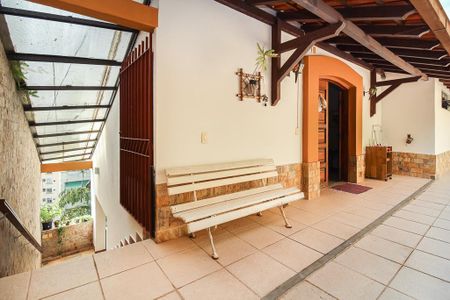 Casa à venda com 340m², 4 quartos e 2 vagas