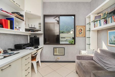 Casa à venda com 340m², 4 quartos e 2 vagas