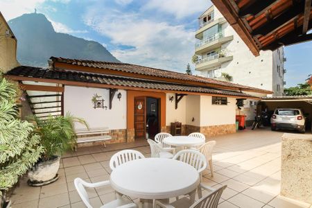 Casa à venda com 340m², 4 quartos e 2 vagas