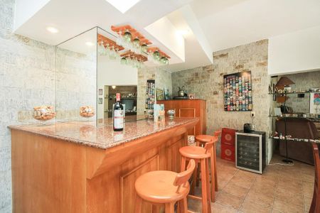 Casa à venda com 340m², 4 quartos e 2 vagas