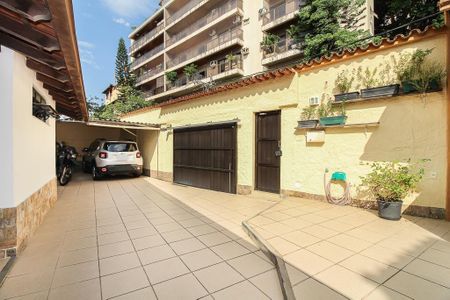 Casa à venda com 340m², 4 quartos e 2 vagas