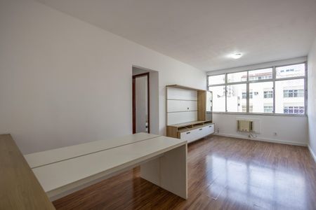 Apartamento para alugar com 70m², 2 quartos e 1 vagaSala