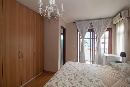 Casa à venda com 196m², 3 quartos e 3 vagasSuite