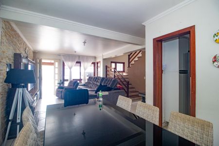 Casa à venda com 196m², 3 quartos e 3 vagasSala