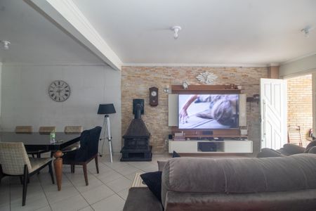 Casa à venda com 196m², 3 quartos e 3 vagasSala