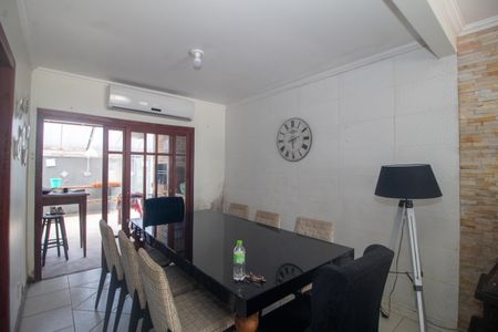 Casa à venda com 196m², 3 quartos e 3 vagasSala