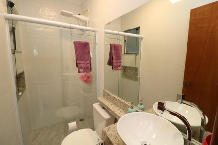 Casa à venda com 100m², 3 quartos e 2 vagasBanheiro da Suíte