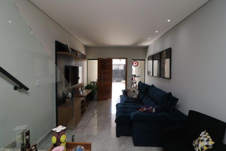 Casa à venda com 100m², 3 quartos e 2 vagasSala