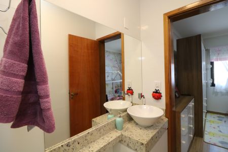 Casa à venda com 100m², 3 quartos e 2 vagasBanheiro da Suíte