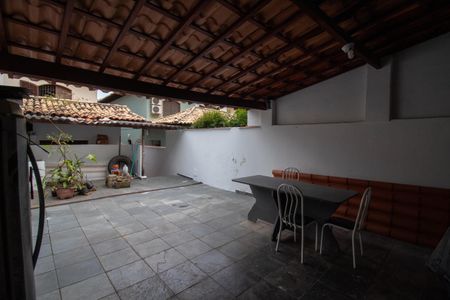 Casa à venda com 169m², 3 quartos e 2 vagas Casa à venda com 169m², 3 quartos e 2 vagasQuintal