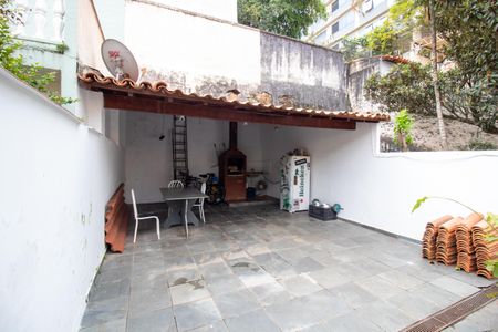 Casa à venda com 169m², 3 quartos e 2 vagas Casa à venda com 169m², 3 quartos e 2 vagasQuintal