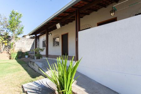 Casa para alugar com 450m², 2 quartos e 5 vagas Casa para alugar com 450m², 2 quartos e 5 vagasEntrada