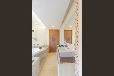 Casa à venda com 327m², 3 quartos e sem vagaBanheiro da Suíte