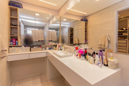 Apartamento à venda com 335m², 3 quartos e 4 vagasBanheiro da Suíte 2