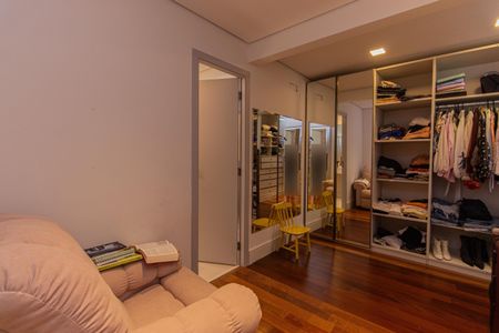 Apartamento à venda com 335m², 3 quartos e 4 vagasSuíte 2 (Closet) 