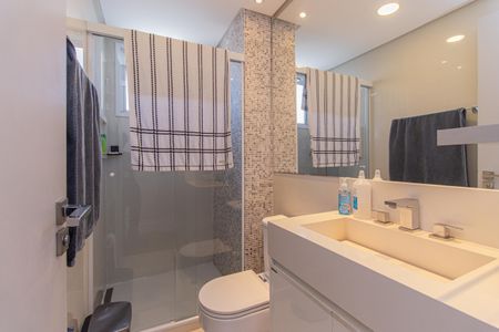 Apartamento à venda com 335m², 3 quartos e 4 vagasBanheiro da Suíte 1