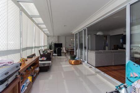 Apartamento à venda com 335m², 3 quartos e 4 vagasVaranda