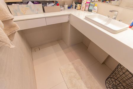 Apartamento à venda com 335m², 3 quartos e 4 vagasBanheiro da Suíte 2