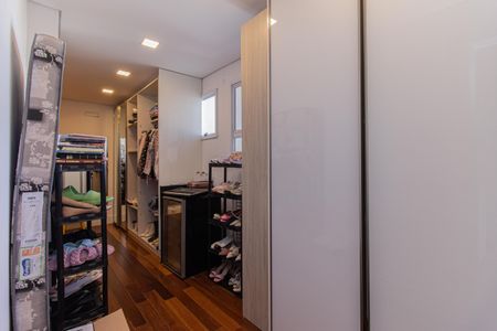 Apartamento à venda com 335m², 3 quartos e 4 vagasSuíte 2 (Closet) 