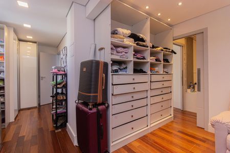 Apartamento à venda com 335m², 3 quartos e 4 vagasSuíte 2 (Closet) 