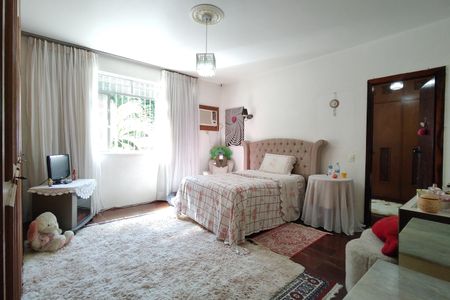 Casa à venda com 450m², 3 quartos e 3 vagasSuíte