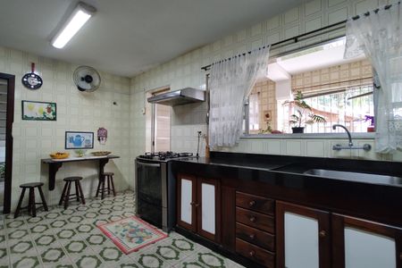 Casa à venda com 450m², 3 quartos e 3 vagasCozinha - Armários