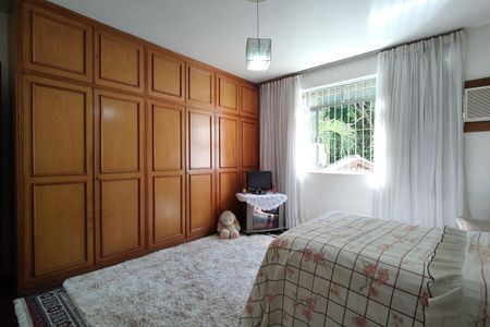 Casa à venda com 450m², 3 quartos e 3 vagasSuíte