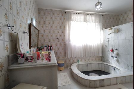 Casa à venda com 450m², 3 quartos e 3 vagasBanheiro da Suíte