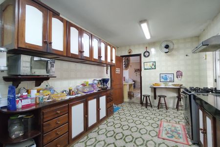 Casa à venda com 450m², 3 quartos e 3 vagasCozinha - Armários