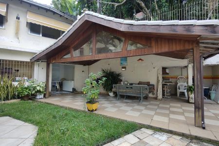 Casa à venda com 450m², 3 quartos e 3 vagasQuintal
