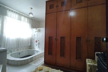 Casa à venda com 450m², 3 quartos e 3 vagasBanheiro da Suíte