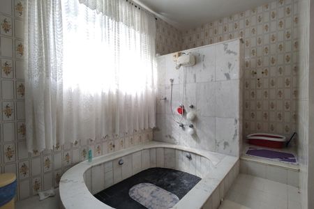 Casa à venda com 450m², 3 quartos e 3 vagasBanheiro da Suíte