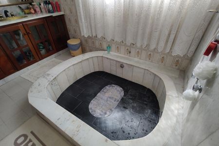 Casa à venda com 450m², 3 quartos e 3 vagasBanheiro da Suíte