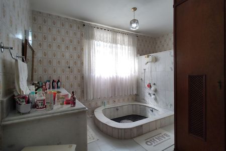 Casa à venda com 450m², 3 quartos e 3 vagasBanheiro da Suíte