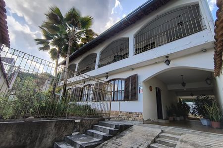 Casa à venda com 450m², 3 quartos e 3 vagasFachada da Casa
