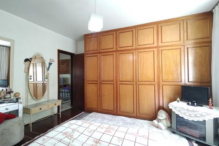 Casa à venda com 450m², 3 quartos e 3 vagasSuíte