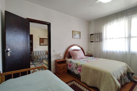 Casa à venda com 450m², 3 quartos e 3 vagasQuarto 2 - Armários