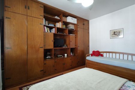 Casa à venda com 450m², 3 quartos e 3 vagasQuarto 2 - Armários