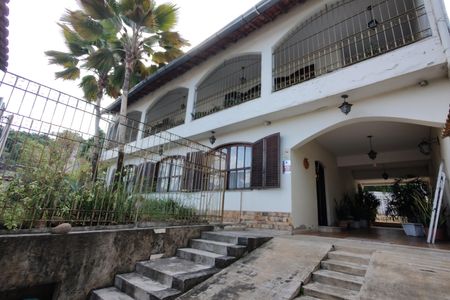 Casa à venda com 450m², 3 quartos e 3 vagasFachada da Casa