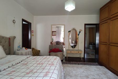 Casa à venda com 450m², 3 quartos e 3 vagasSuíte