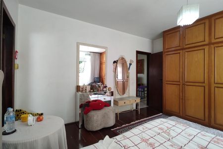 Casa à venda com 450m², 3 quartos e 3 vagasSuíte