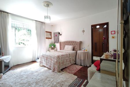 Casa à venda com 450m², 3 quartos e 3 vagasSuíte