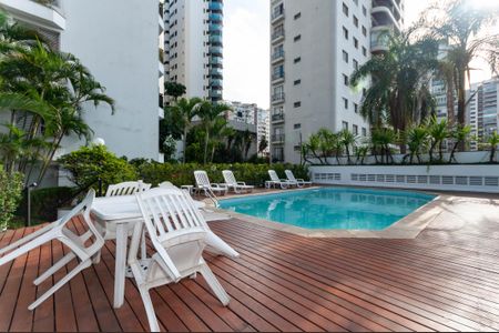 Apartamento à venda com 134m², 3 quartos e 2 vagas Apartamento à venda com 134m², 3 quartos e 2 vagasÁrea Comum - Piscina
