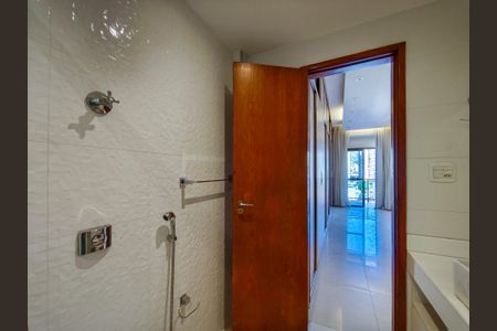 Apartamento à venda com 157m², 3 quartos e 3 vagasBanheiro da Suíte