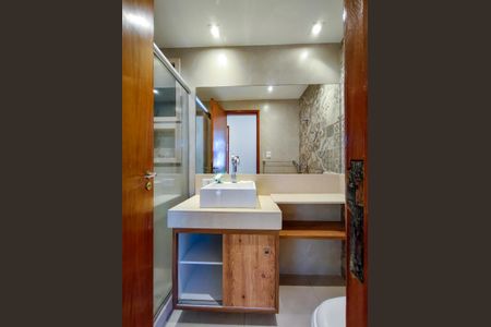 Apartamento à venda com 157m², 3 quartos e 3 vagasBanheiro 