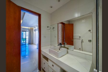 Apartamento à venda com 157m², 3 quartos e 3 vagasBanheiro da Suíte