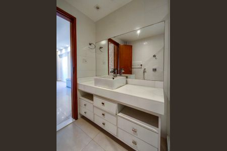 Apartamento à venda com 157m², 3 quartos e 3 vagasBanheiro da Suíte