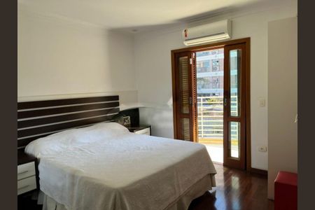 Casa à venda com 4 quartos, 183m² em Cambuci, São Paulo