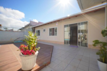 Casa para alugar com 70m², 2 quartos e sem vagaÁrea externa