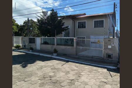 Casa para alugar com 70m², 2 quartos e sem vaga Casa para alugar com 70m², 2 quartos e sem vagaFachada